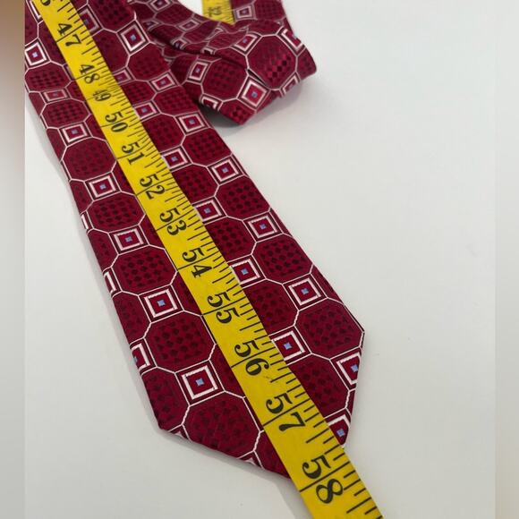 Donald J. Trump Signature Silk Red Tie - Picture 5 of 5